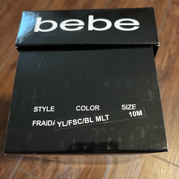 NIB Bebe FRAIDA slides. Size 10M. - Picture 6 of 7